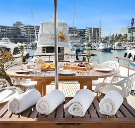 ホテル Charming Boat In Barcelona - Perfect Getaway サン・アドリア・デ・ベソス エクステリア 写真